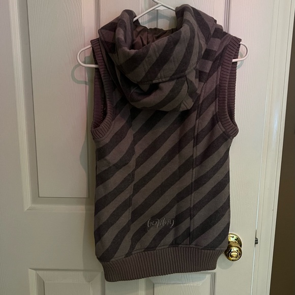 Burton purple Dryride Vest with Hood - Picture 3 of 9